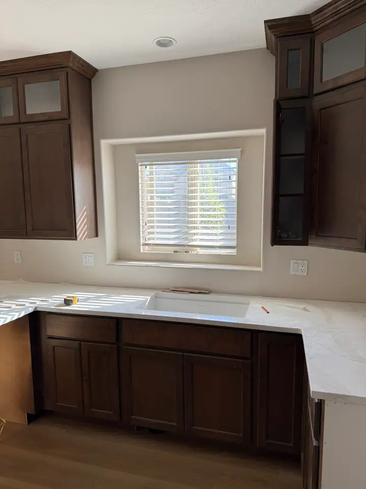 Same Eagle Mountain kitchen with new cabinets and quartz counters installed
